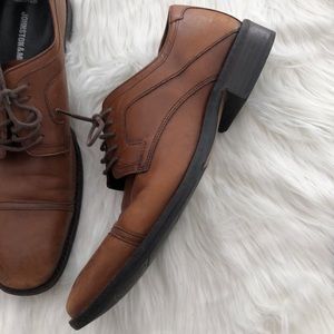 Men’s brown dress shoes
